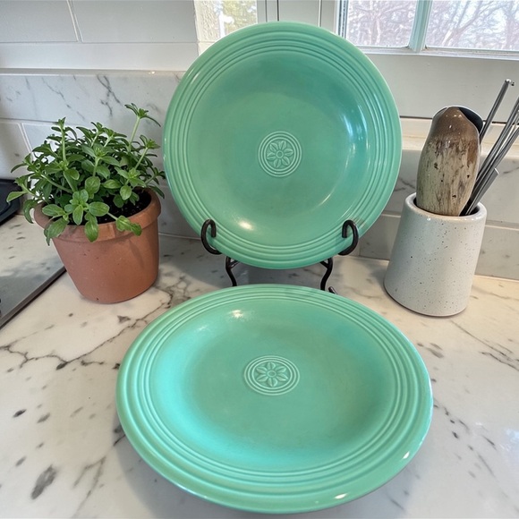 Oneida Other - RETIRED SET OF 2 Oneida Petals Sea Foam/Willow Green Dinner Plates 10.75in